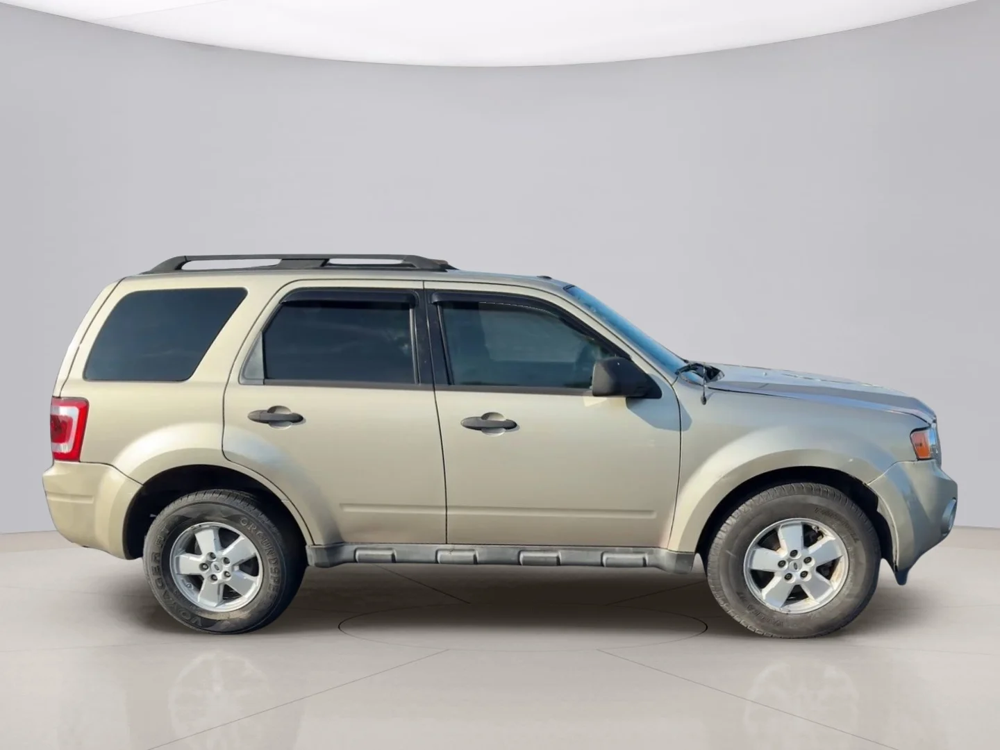 Used 2010 Gold Ford XLT image 6