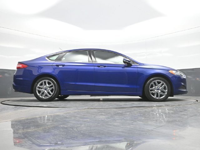 Used 2016 Blue Ford SE image 24