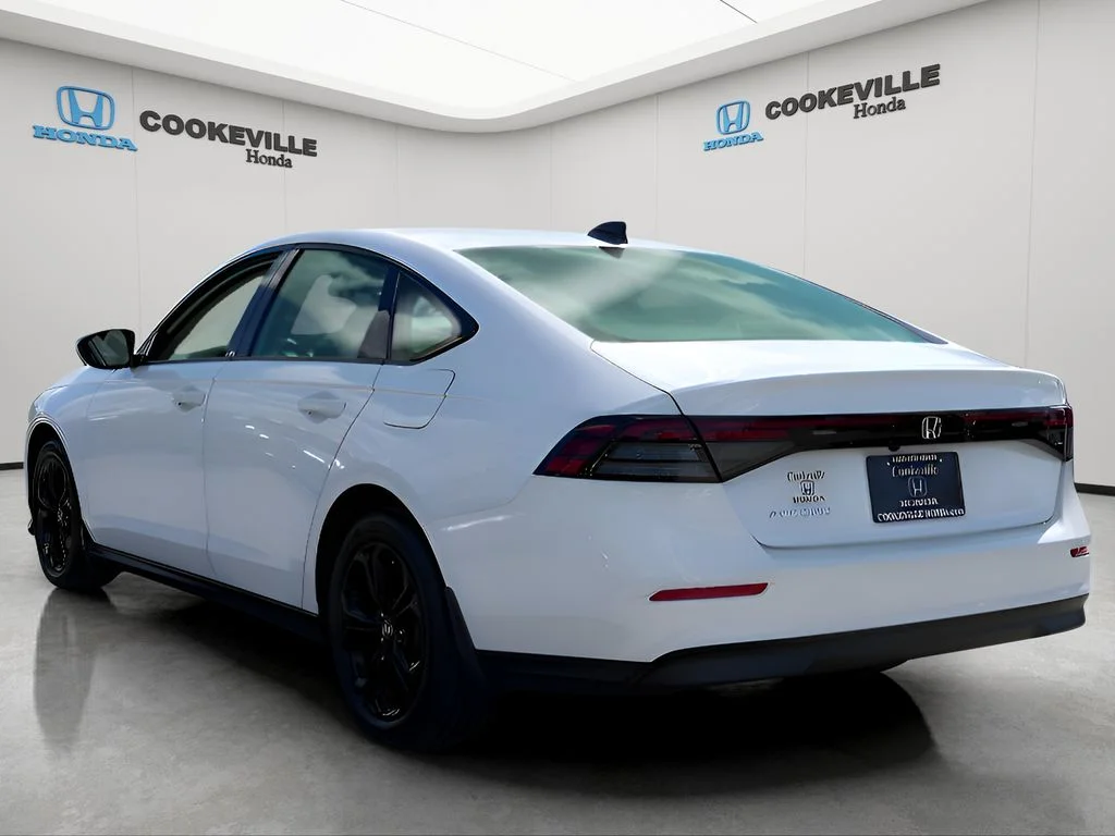 Used 2025 White Honda SE image 7