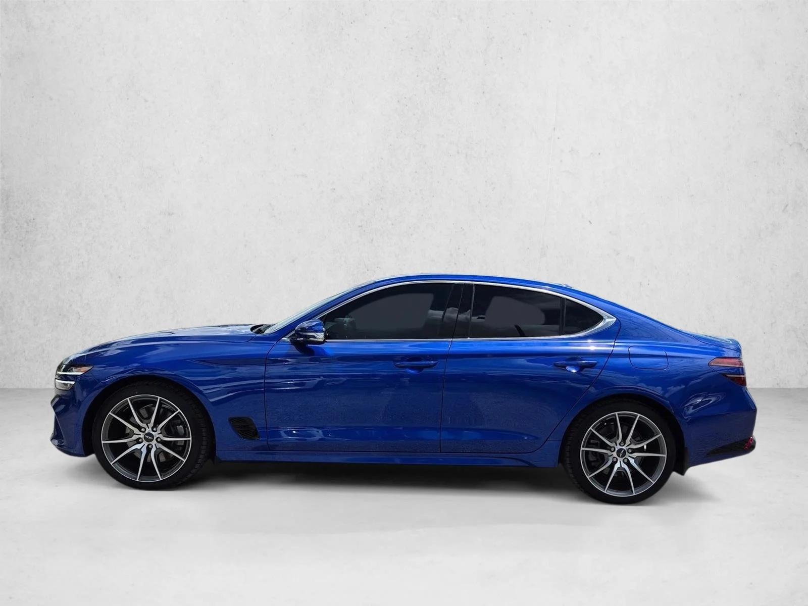 Used 2023 Mallorca Blue Genesis 3.3T image 9