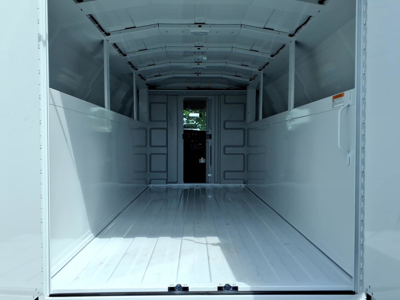 New 2026 Summit White Chevrolet 1WT image 19