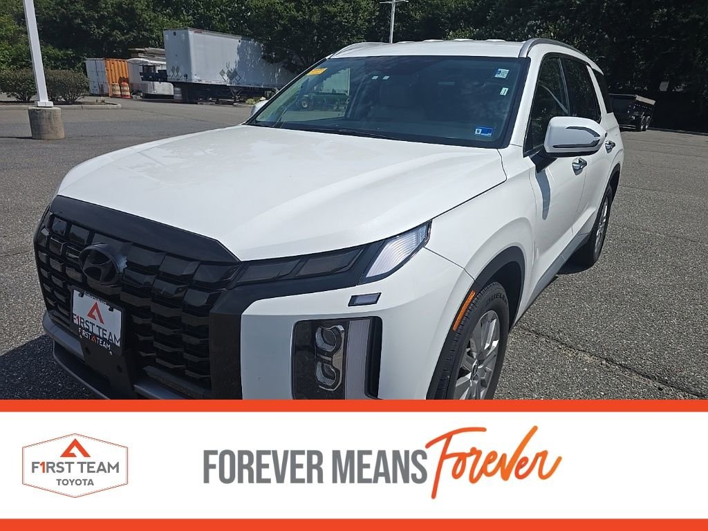 Used 2024 White Hyundai SEL image 1
