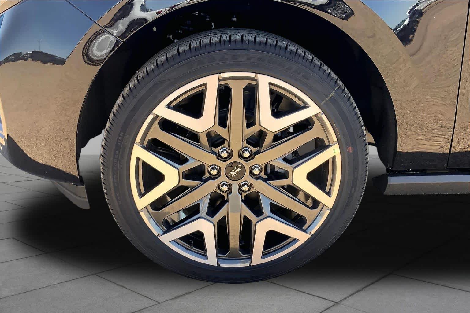 New 2027 Agate Black Metallic Ford Platinum image 11