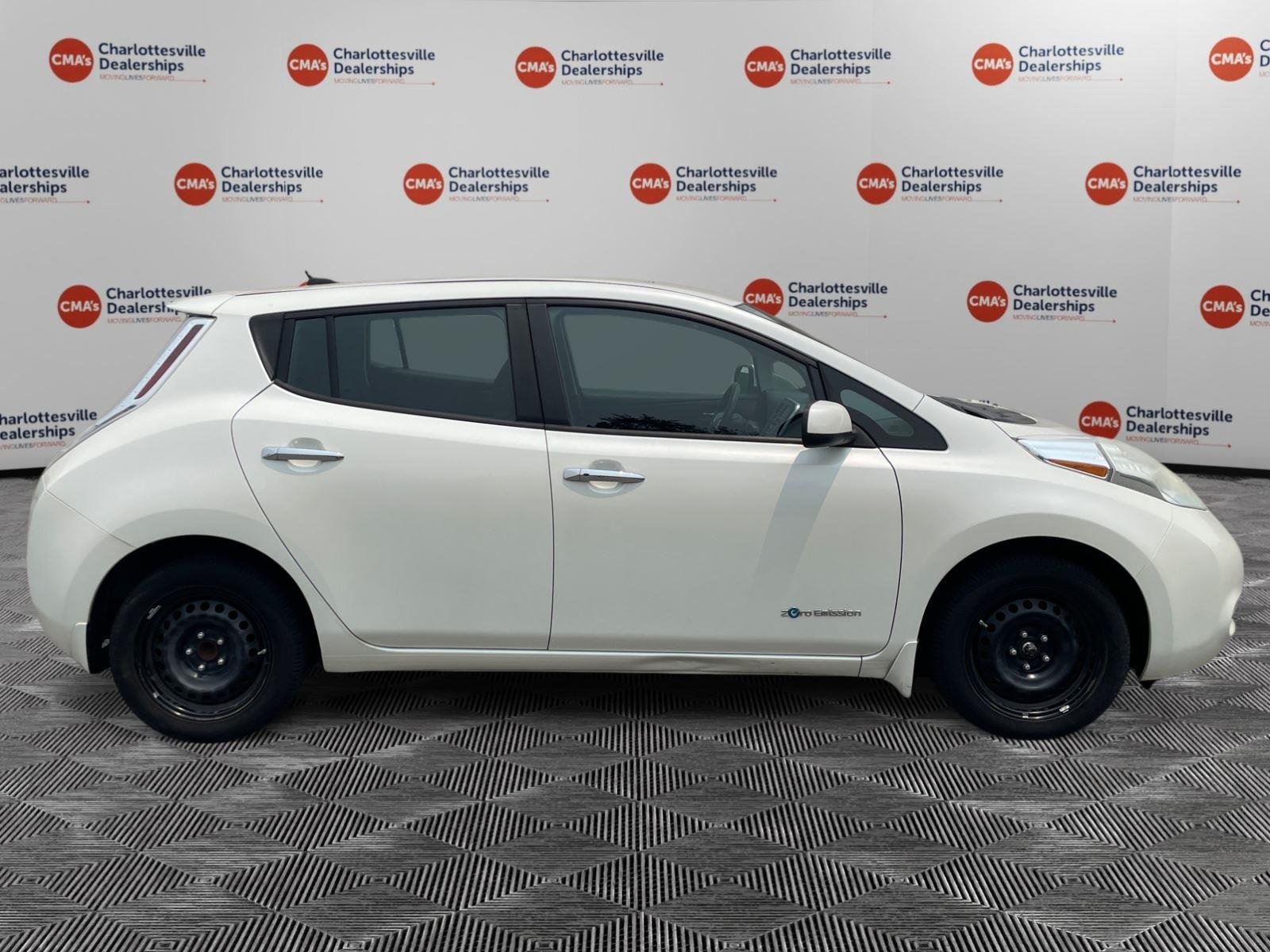 Used 2016 Pearl White Nissan S image 6