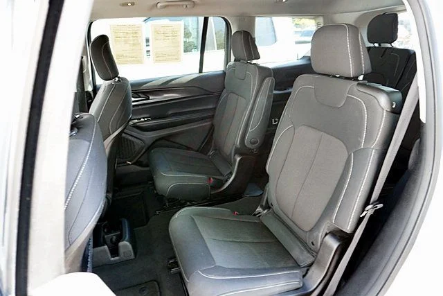 Used 2023 Silver Jeep Laredo image 15