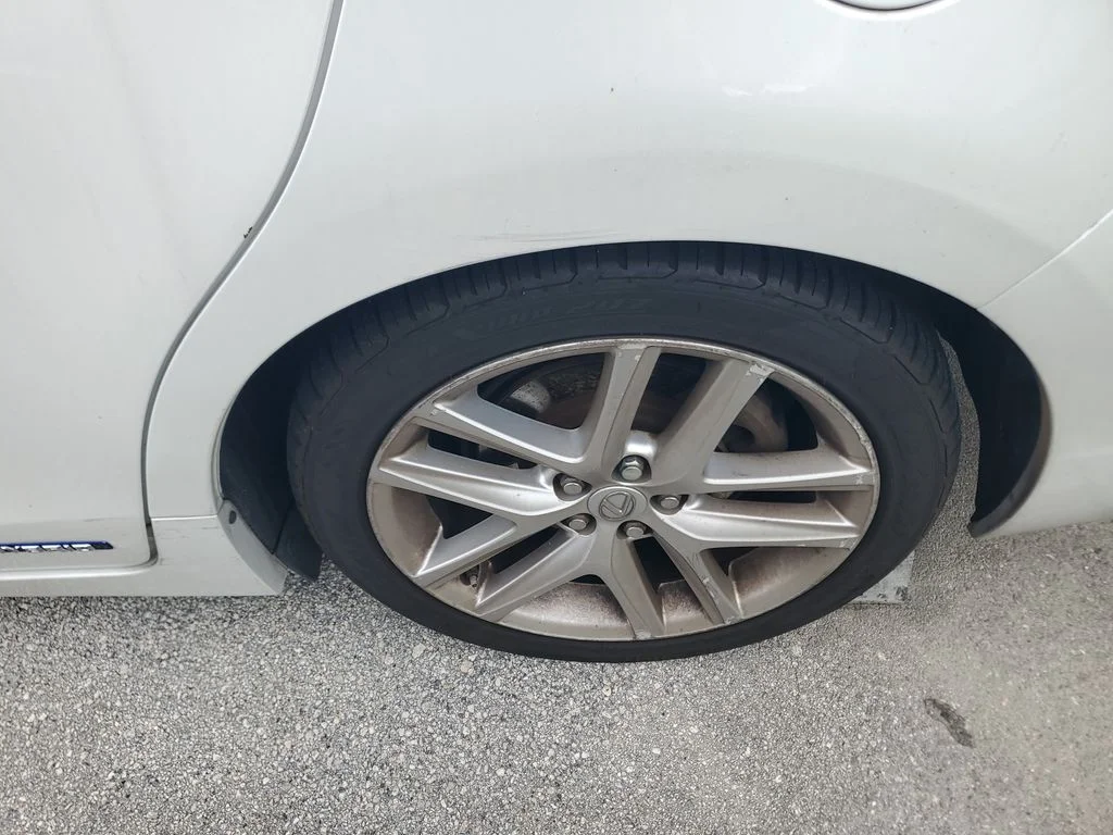 Used 2017 White Lexus 200h image 4