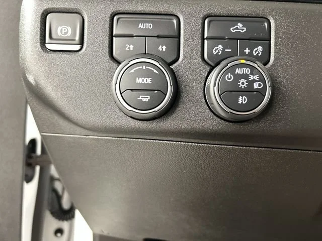 Used 2024 Summit White Chevrolet RST image 11