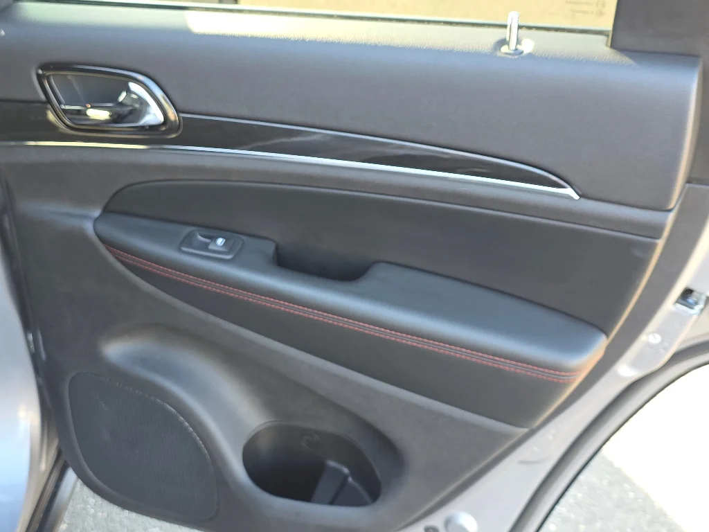 Used 2020 Billet Silver Metallic Clear Coat Jeep Trailhawk image 21