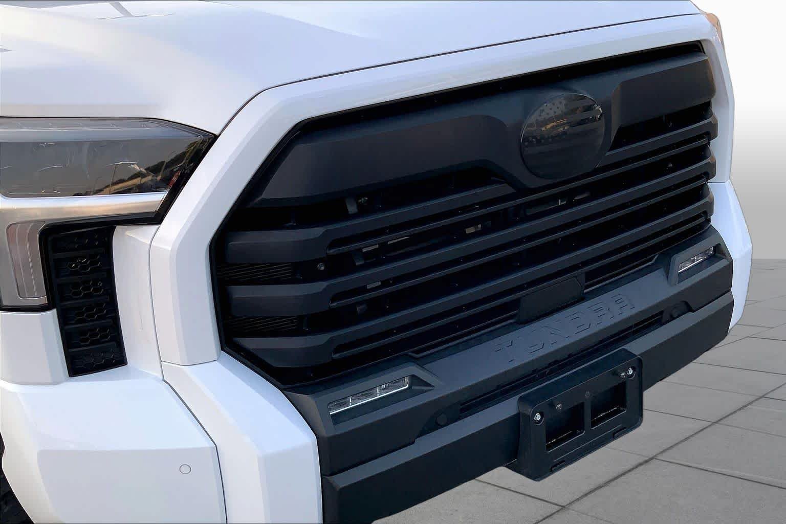 Used 2024 Ice Cap Toyota SR5 image 29