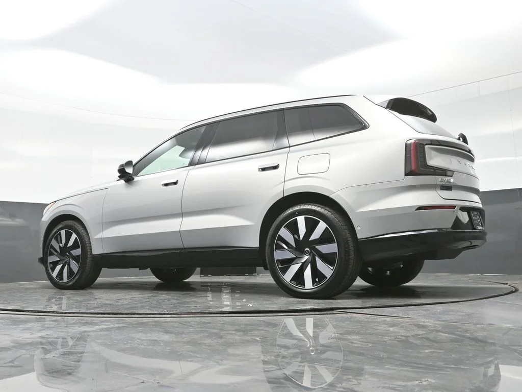 2025 Volvo EX90 Ultra - Photo 28
