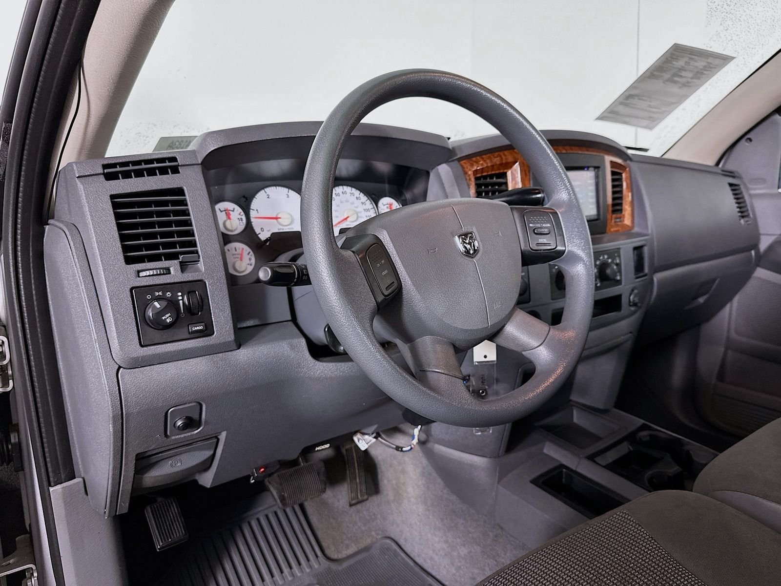 Used 2006 Bright Silver Metallic Dodge SLT image 8