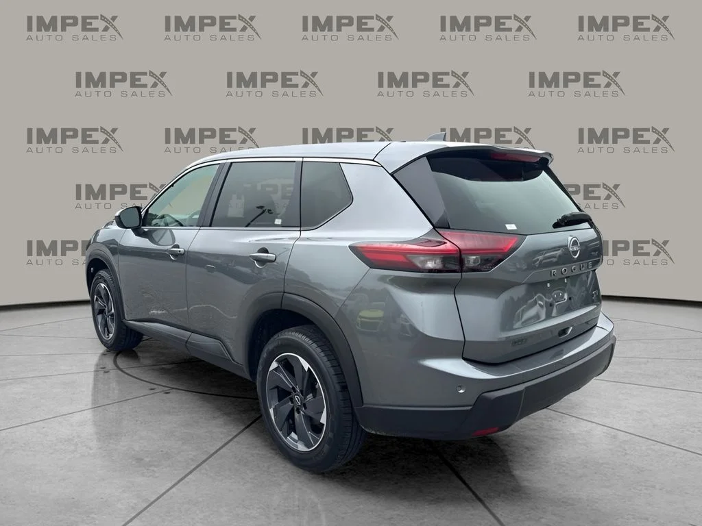 Used 2024 Gray Nissan SV image 3