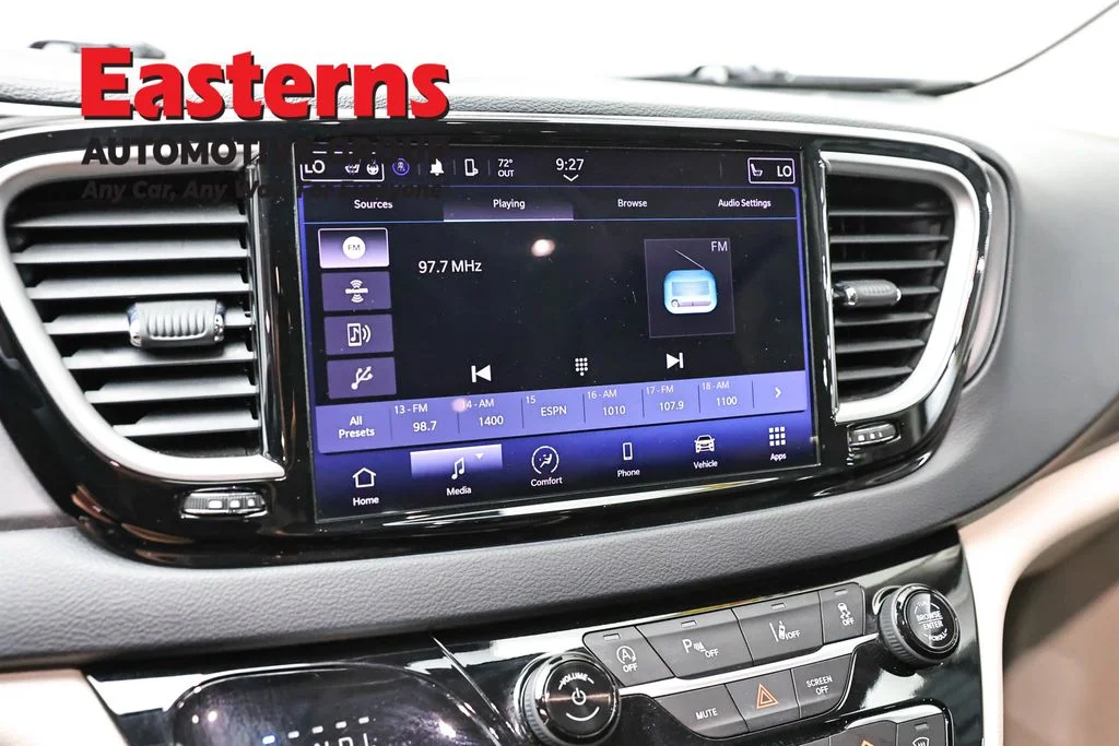 Used 2023 Black Chrysler Touring L image 18