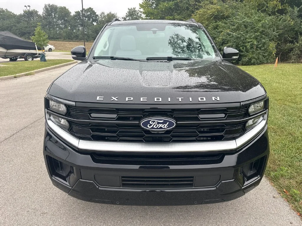 New 2027 Black Ford Platinum image 2