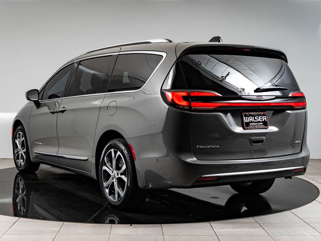 Used 2024 Ceramic Gray Clearcoat Chrysler Pinnacle image 6