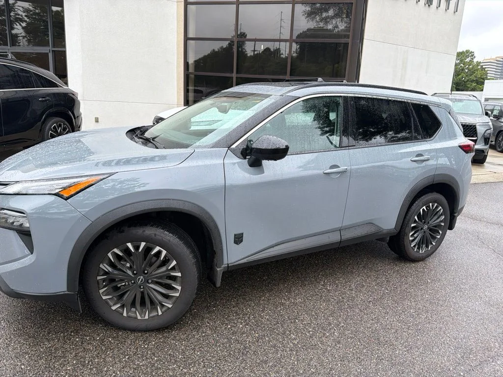 Used 2026 Boulder Gray Pearl Nissan Dark Armor image 9