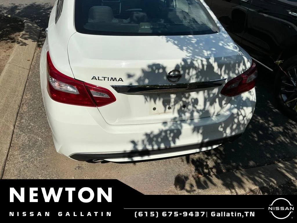 Used 2018 Glacier White Nissan 2.5 S image 5