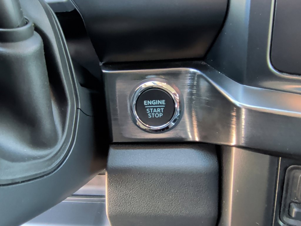 Used 2024 Iconic Silver Metallic Ford Lariat image 26