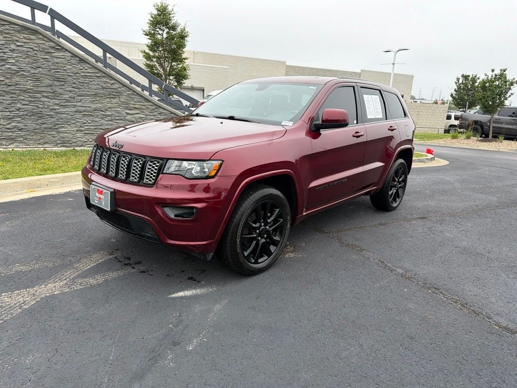 Used 2020 Red Jeep Altitude image 3