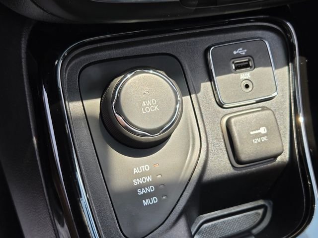 Used 2018 Blue Jeep Limited image 24