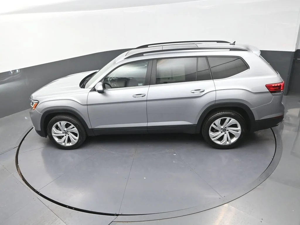 Used 2023 Silver Volkswagen 2.0T SE w/Technology image 16