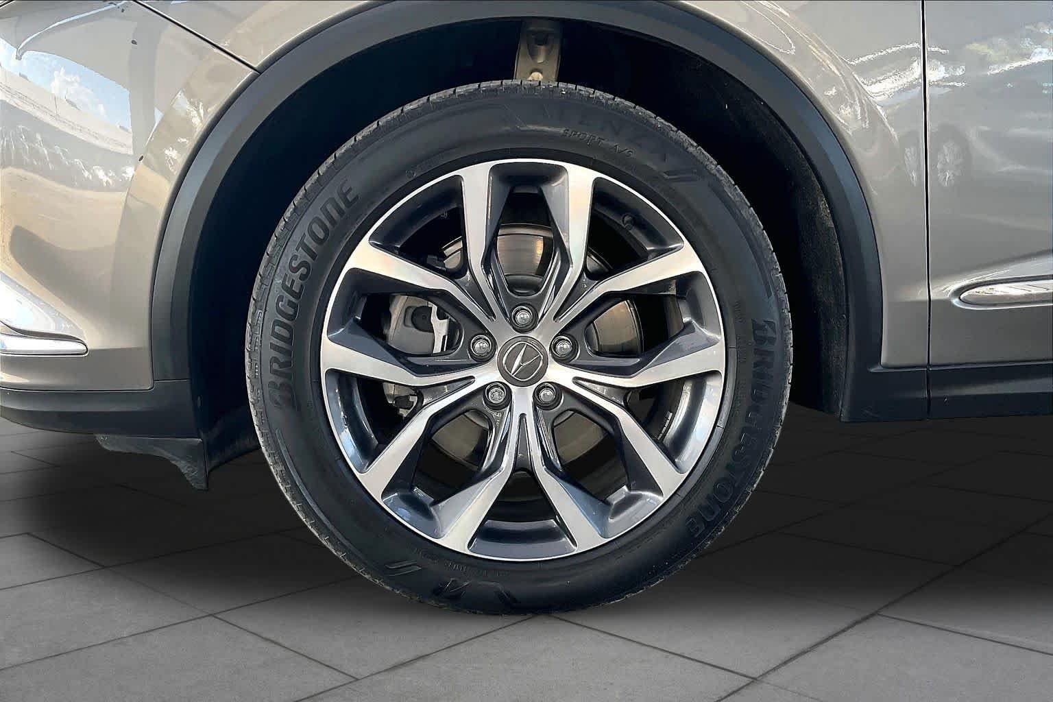Used 2024 Liquid Carbon Metallic Acura w/Technology Package image 11