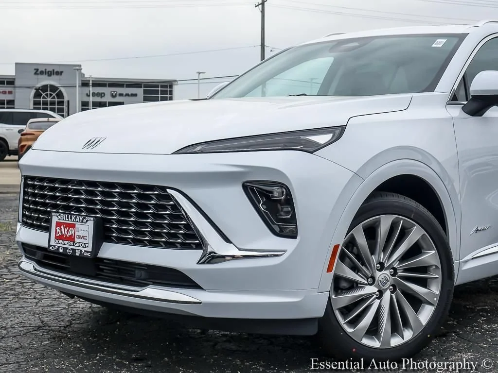 New 2026 Iridescent White Tricoat Buick Avenir image 3
