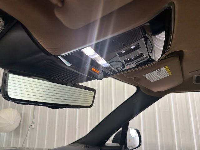 New 2026 Eiger Grey Land Rover SE image 37