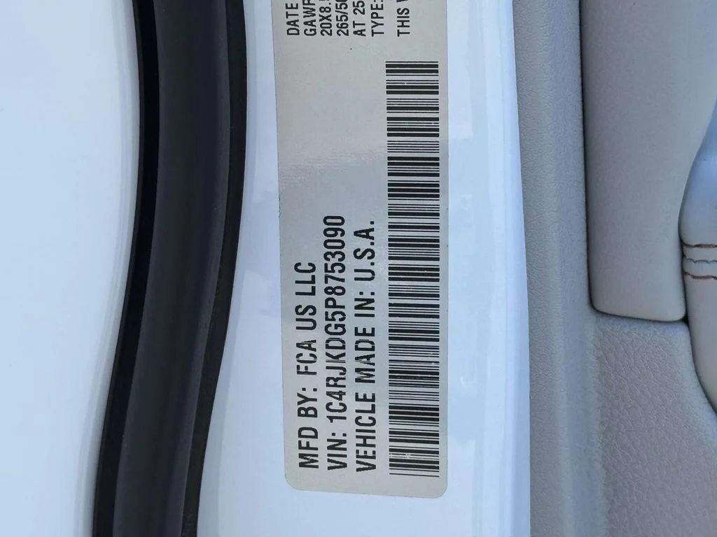 Used 2023 White Jeep Overland image 30