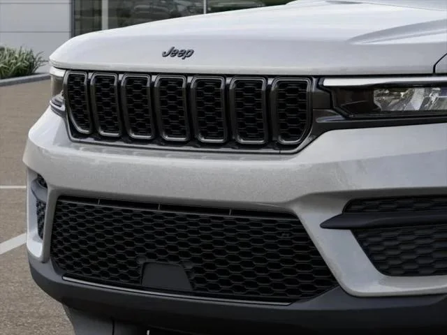 New 2025 Silver Zynith Exterior Paint Jeep Altitude X image 7