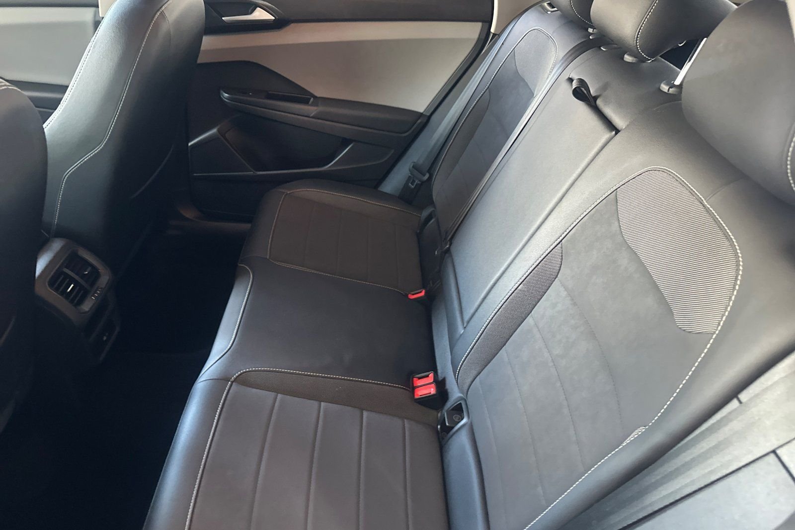 2022 Volkswagen Taos SE - Photo 12