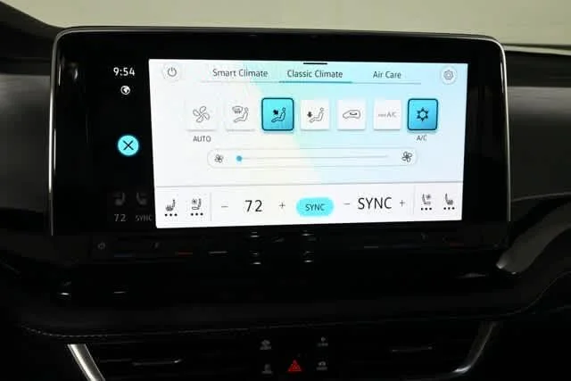 New 2026 Silver Mist Metallic Volkswagen 2.0T SE w/Technology image 23