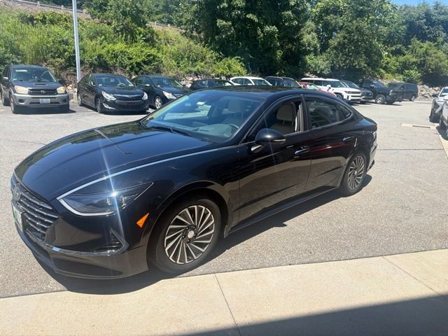 Used 2022 Black Hyundai Limited image 3
