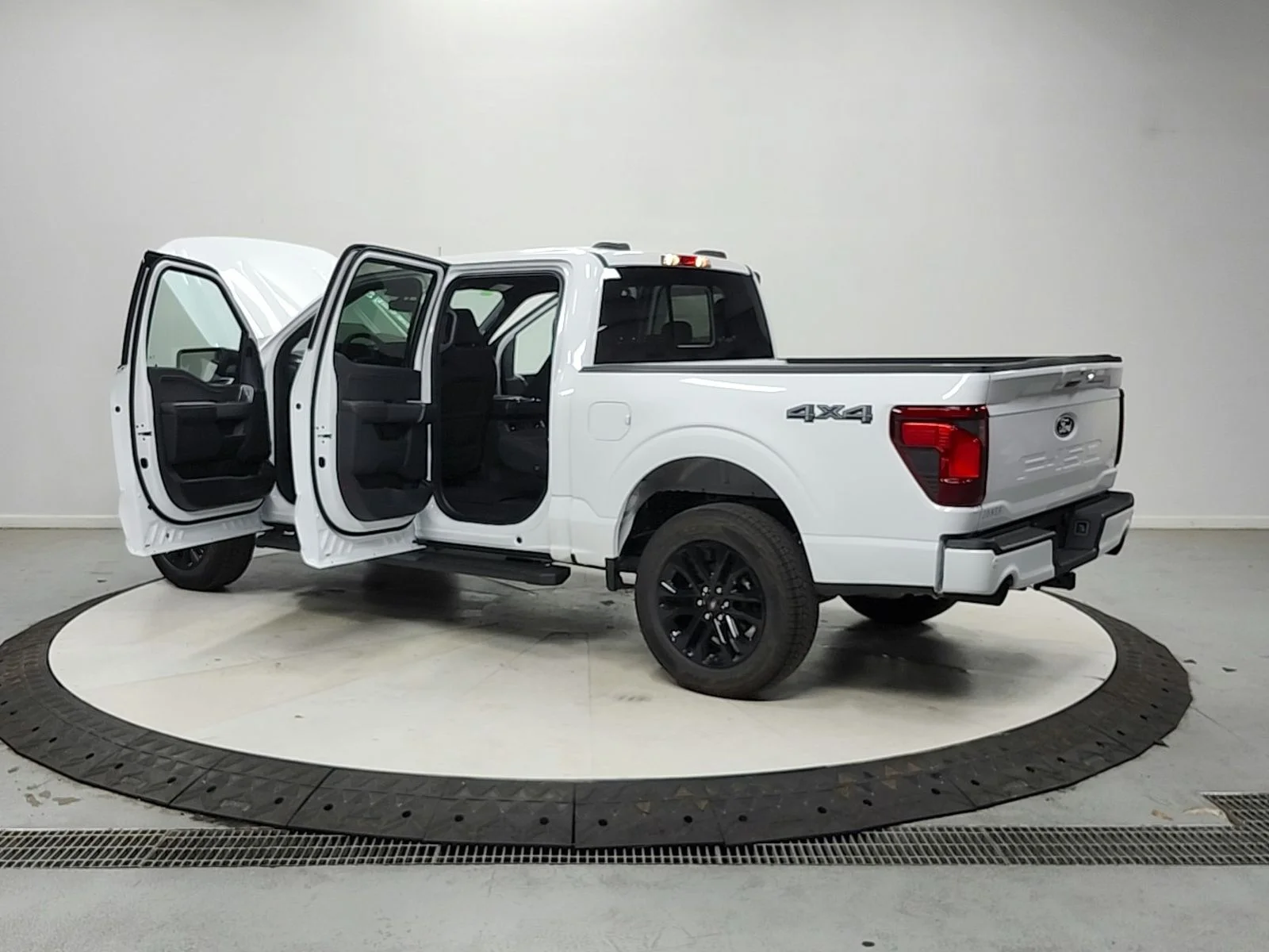 New 2026 Oxford White Ford XLT image 14