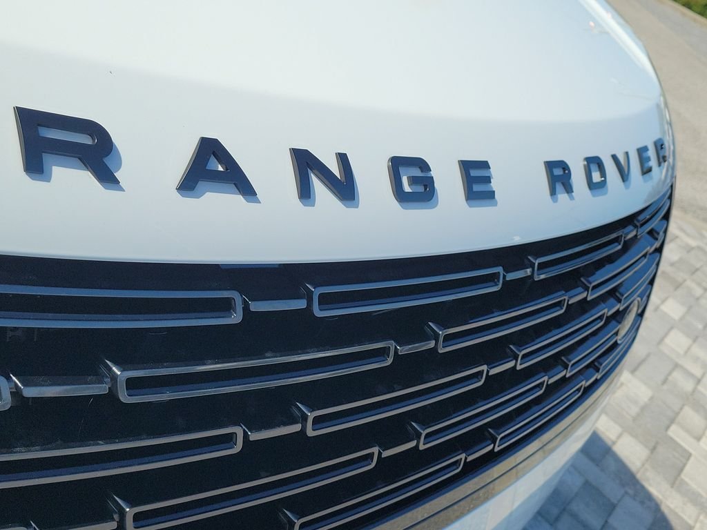 New 2026 Fuji White Land Rover SE image 9