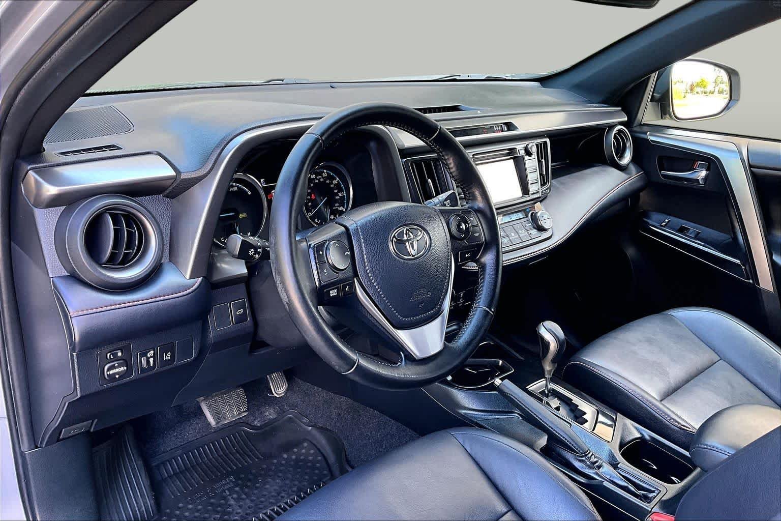 Used 2018 Silver Sky Metallic Toyota Hybrid SE image 18