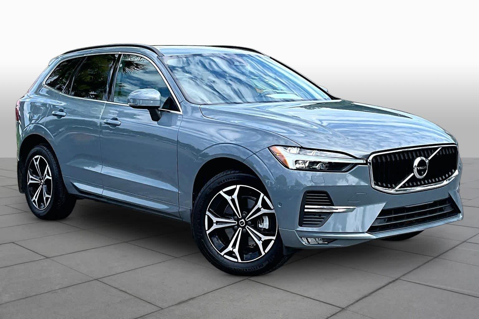 Used 2022 Thunder Grey Metallic Volvo Momentum image 3