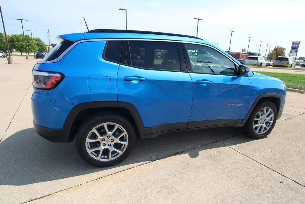 Used 2022 Blue Jeep Latitude Lux image 5