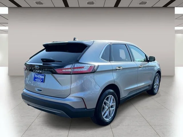 Used 2024 Silver Ford SEL image 3
