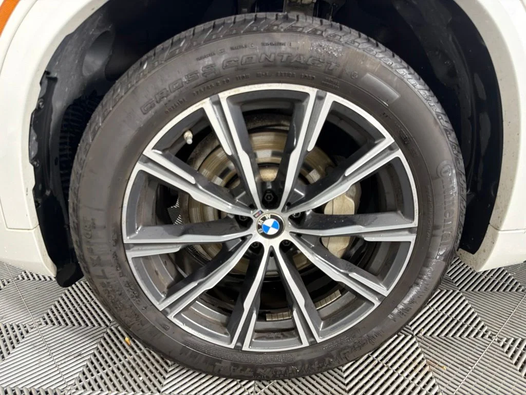 Used 2022 Mineral White Metallic BMW xDrive40i image 10