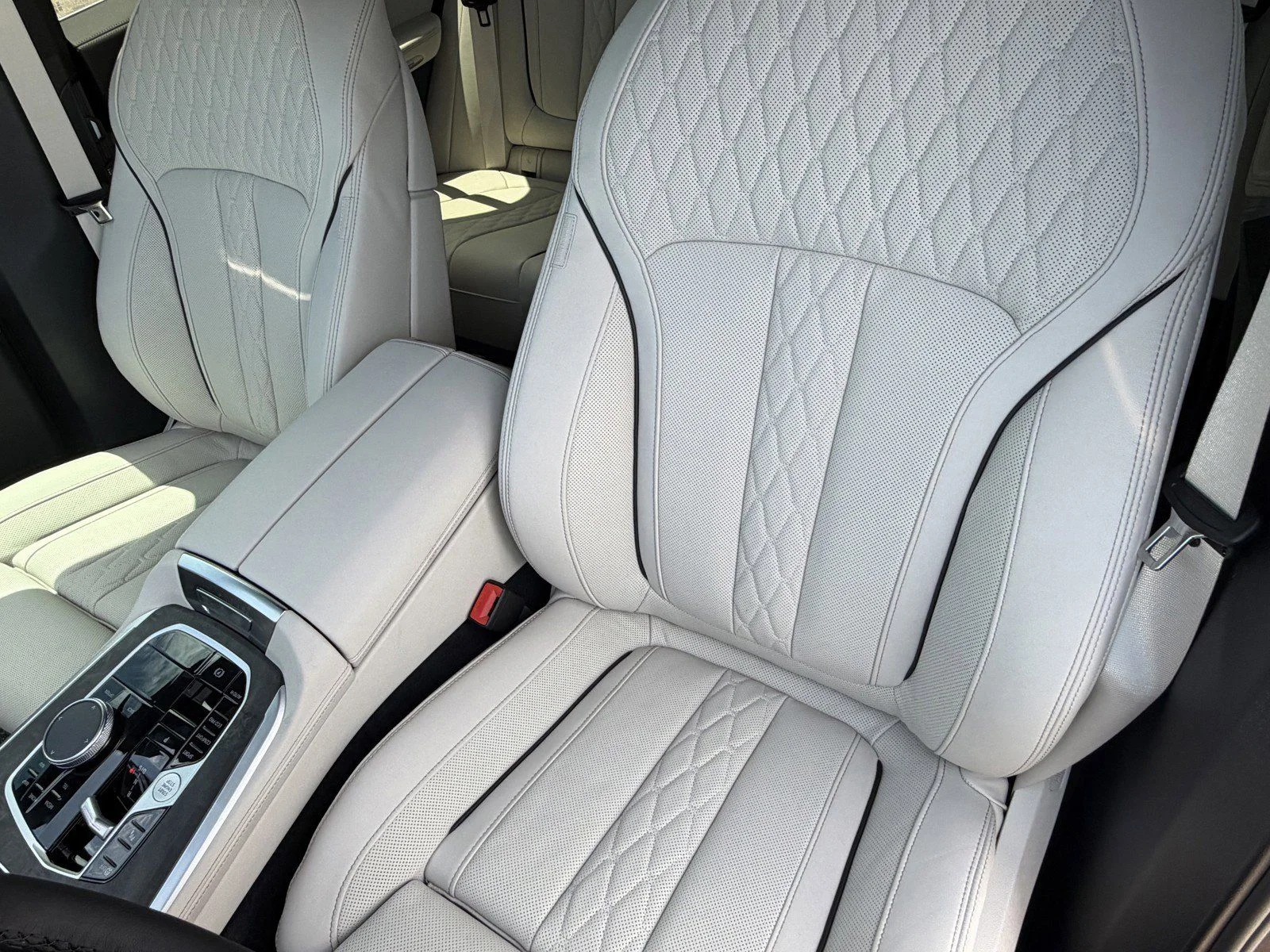 New 2026 Dravit Grey Metallic BMW sDrive40i image 24