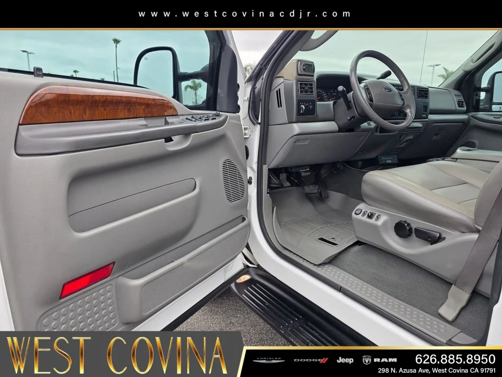 Used 2004  Ford Lariat image 29