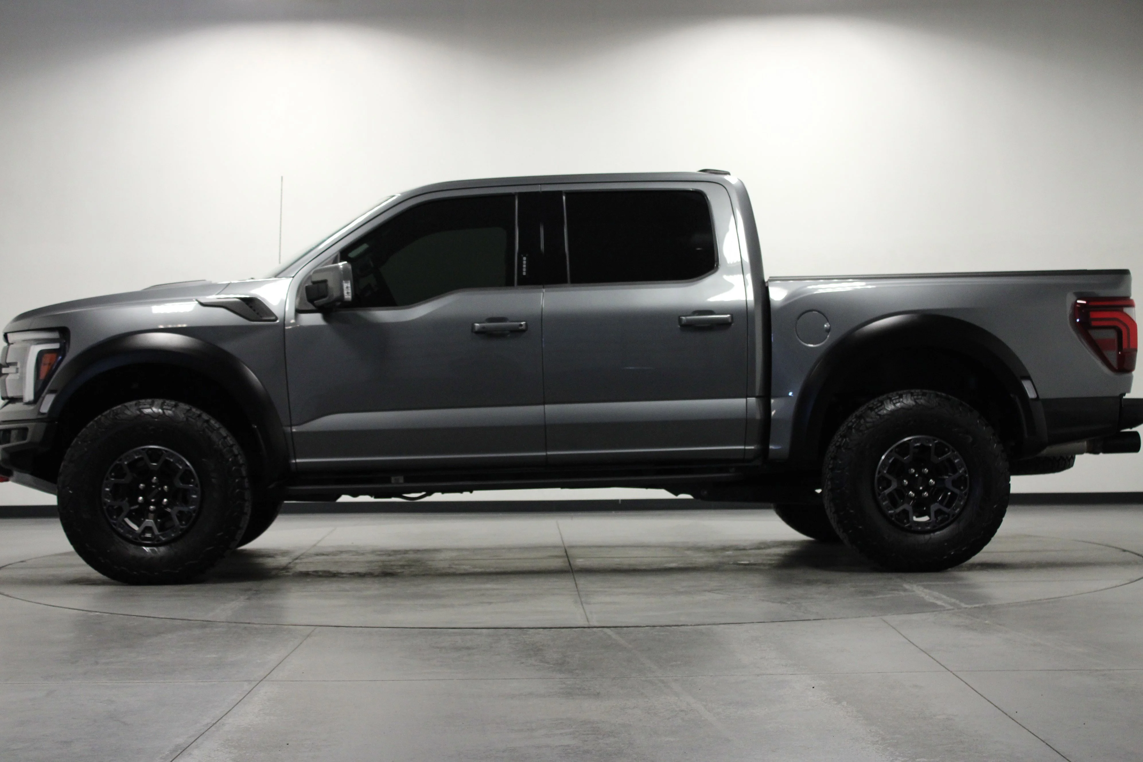 Used 2024 Gray Metallic Ford Raptor image 7