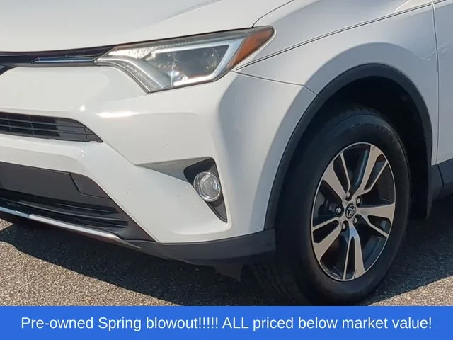 Used 2016 White Toyota XLE image 17