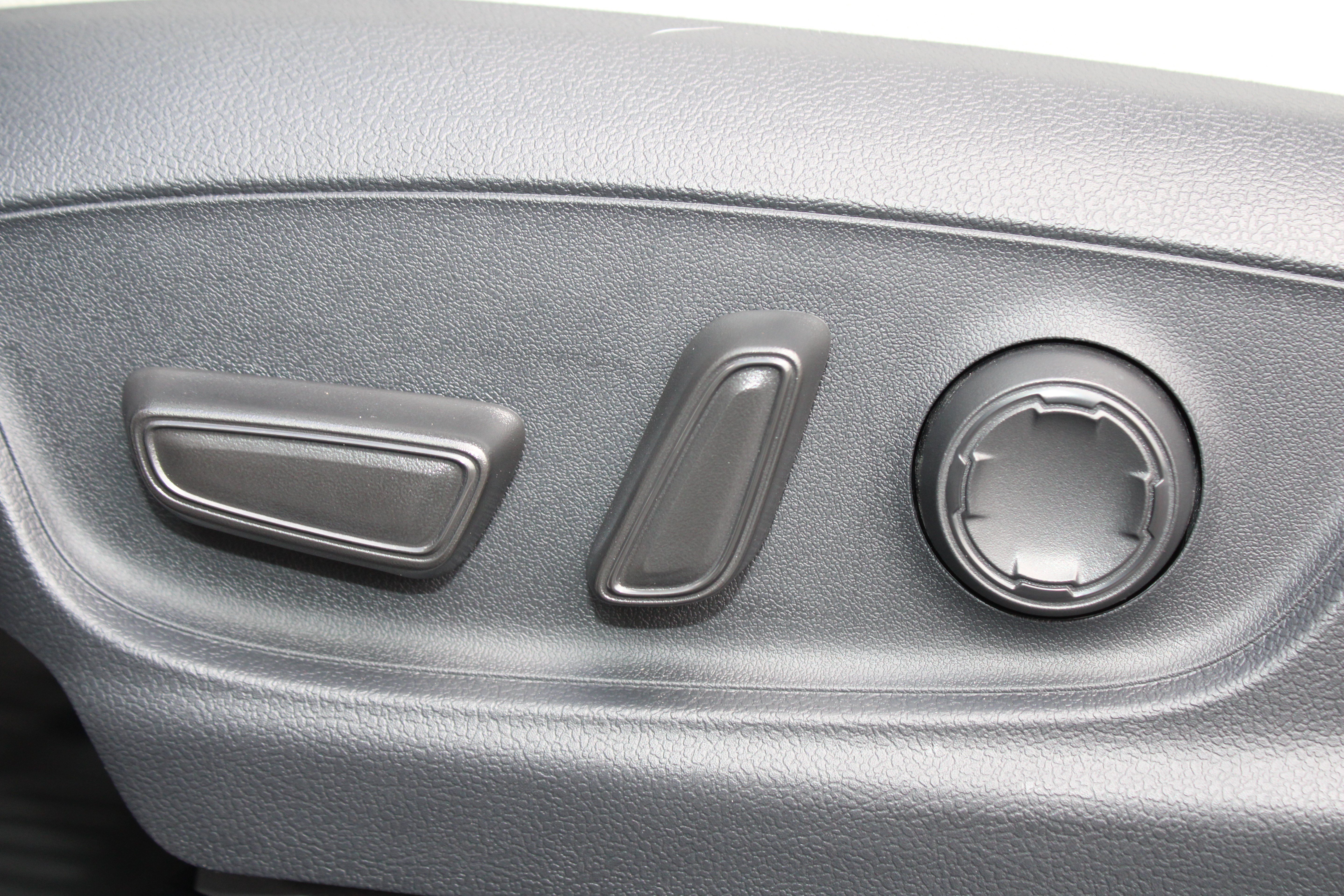 New 2026 Wind Chill Pearl <sup>1</sup> Toyota  Limited image 22