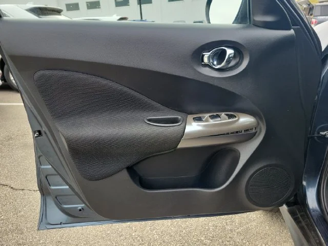 Used 2014 Blue Nissan S image 21