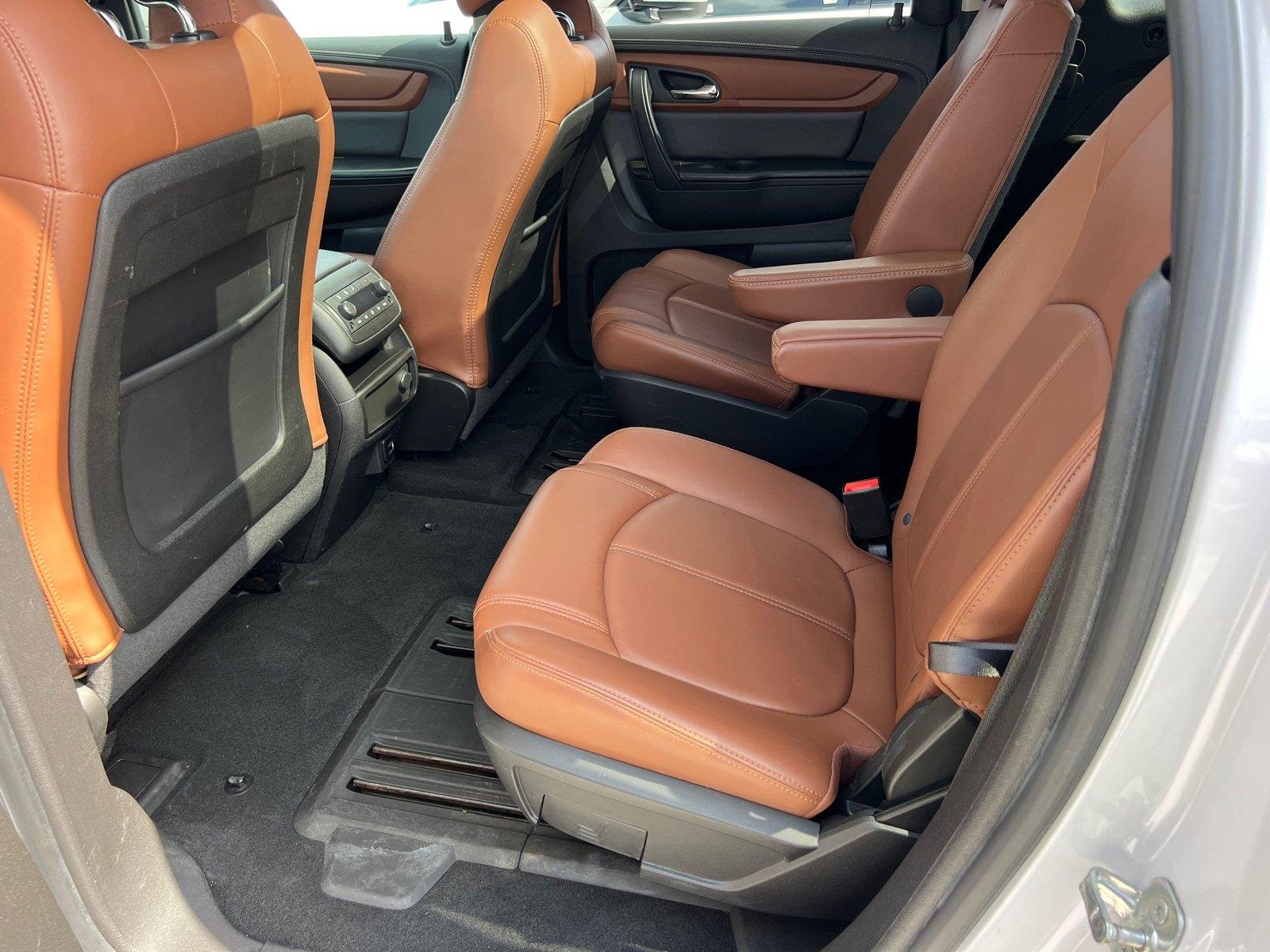 Used 2016 Iridescent Pearl Tricoat Chevrolet LT image 21