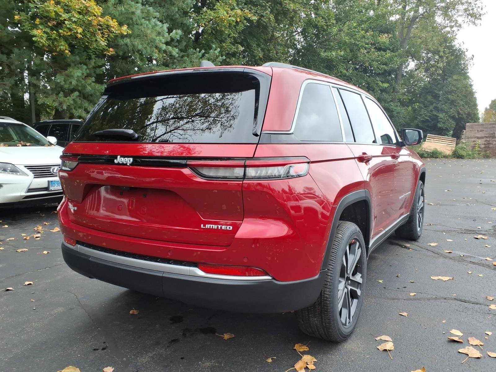 New 2027 Red Hot Pearlcoat Jeep Limited image 3
