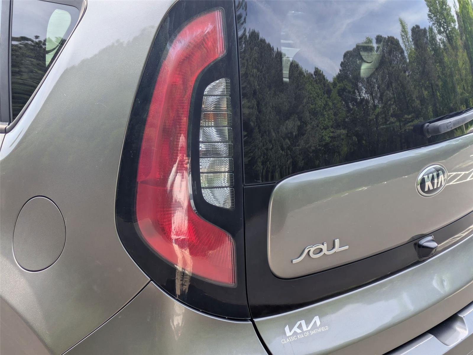 Used 2018 Titanium Gray Kia + image 12