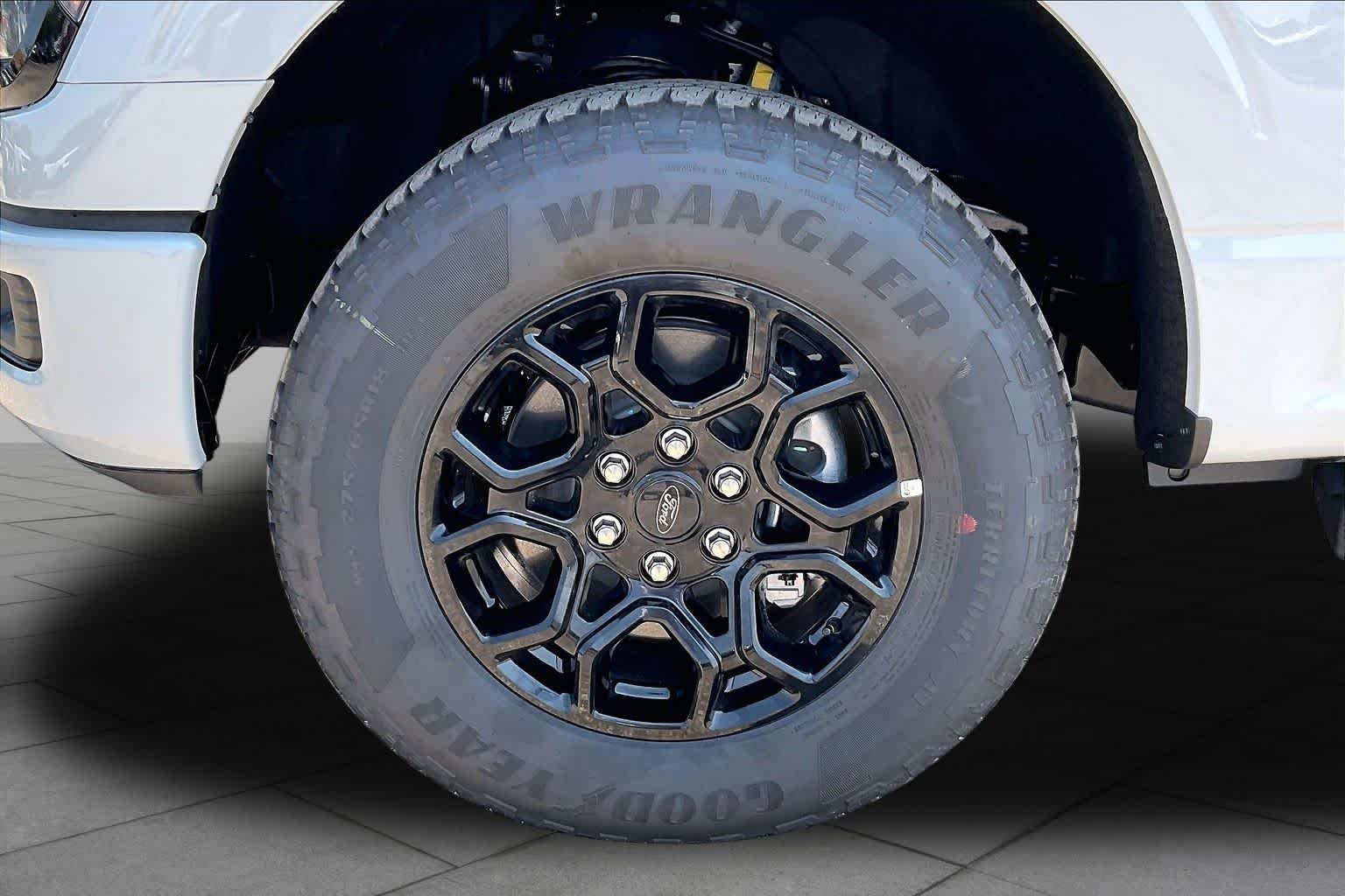 New 2026 Avalanche Ford XLT image 11